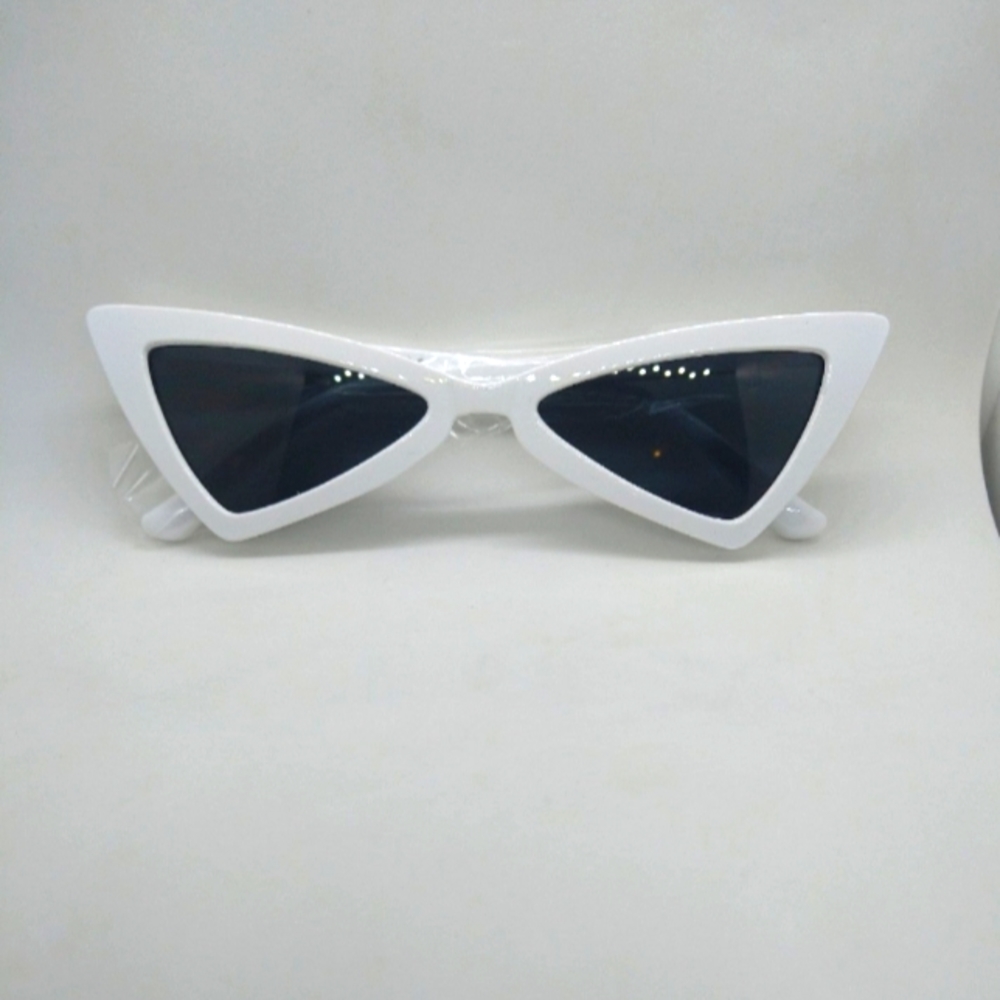 Women's White Retro Triangle Cat Eye Sunglasses
